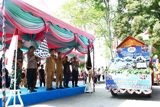 MERIAHKAN PERAYAAN HUT KABUPATEN SAMOSIR KE-20, BUPATI SAMOSIR LEPAS PAWAI KARNAVAL
