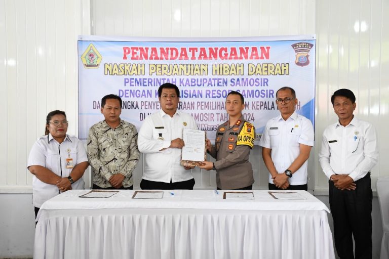 BUPATI SAMOSIR DAN KAPOLRES SAMOSIR TEKEN NPHD PENYELENGGARAAN PEMILUKADA KABUPATEN SAMOSIR 