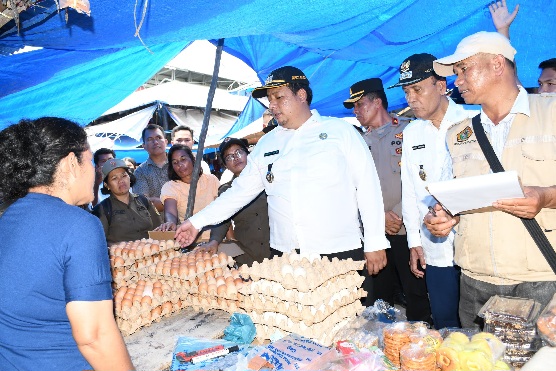 PASTIKAN STOK DAN STABILITAS HARGA BAPOKTING, BUPATI SAMOSIR MONITORING PASAR 