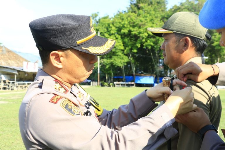 Kapolres Samosir Pimpin Apel Gelar Pasukan Operasi Ketupat Toba 2024.