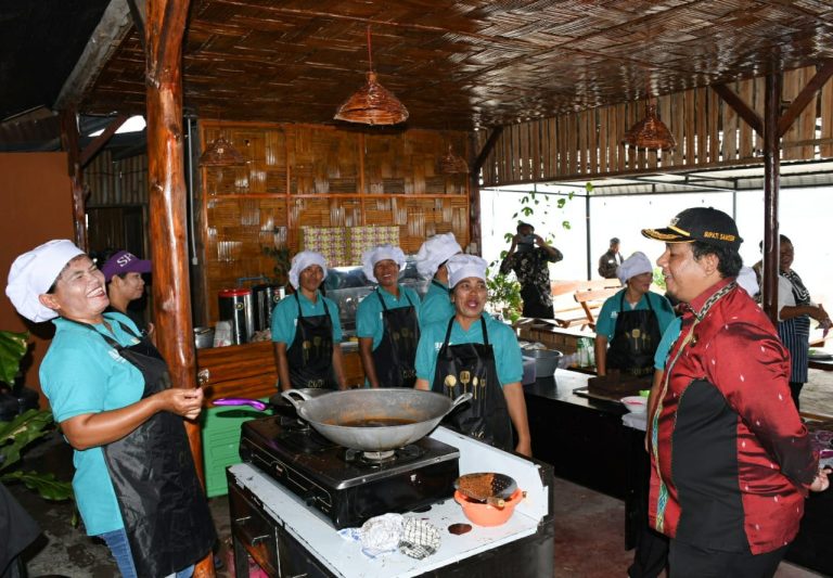 Bupati Samosir Tinjau Pelatihan Kuliner dan Pengolahan Hasil Pertanian di Objek Wisata Lagundi