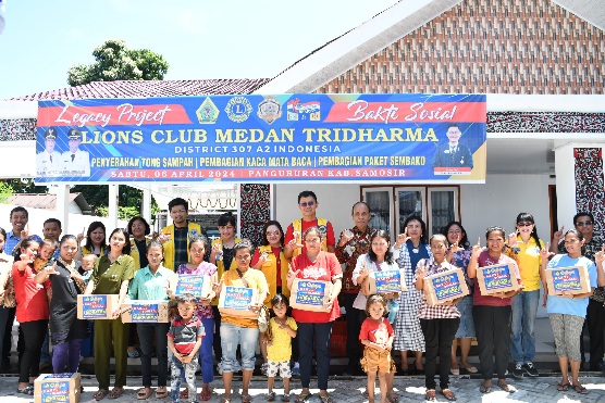 WABUP SAMOSIR MARTUA SITANGGANG TERIMA BANTUAN DARI LIONS CLUB MEDAN TRIDHARMA 