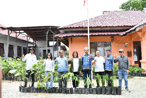 Pemkab Samosir Terima Bantuan Bibit Tanaman Untuk Penahan Longsor dari Dinas Lingkungan Hidup dan Kehutanan Provsu