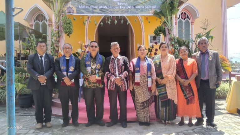 Bupati Samosir Hadiri Pesta Gotilon HKBP Resort Simanindo Distrik VII Samosir.