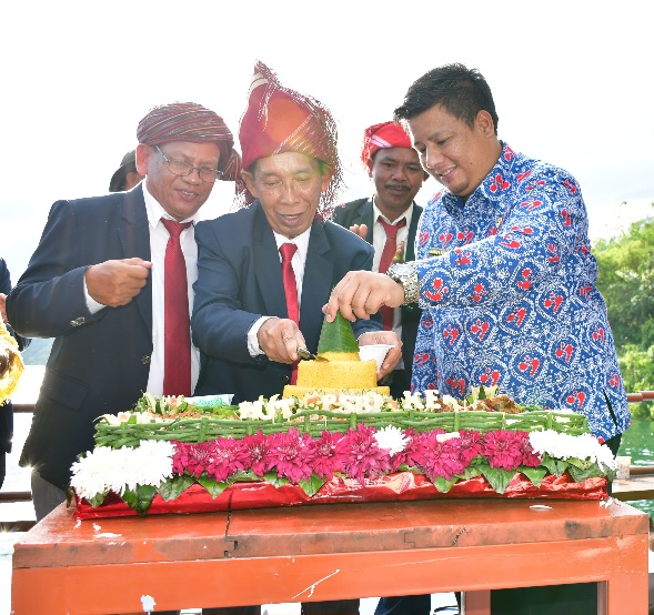 RAYAKAN HUT DAN RAKERWIL, BUPATI SAMOSIR WISATA ALAM BERSAMA KELUARGA BESAR PSBI WILAYAH SAMOSIR 