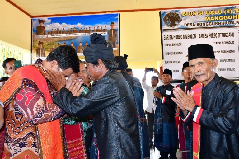 BIUS SIUALU TALI RONGGURNIHUTA ULOSI BUPATI SAMOSIR
