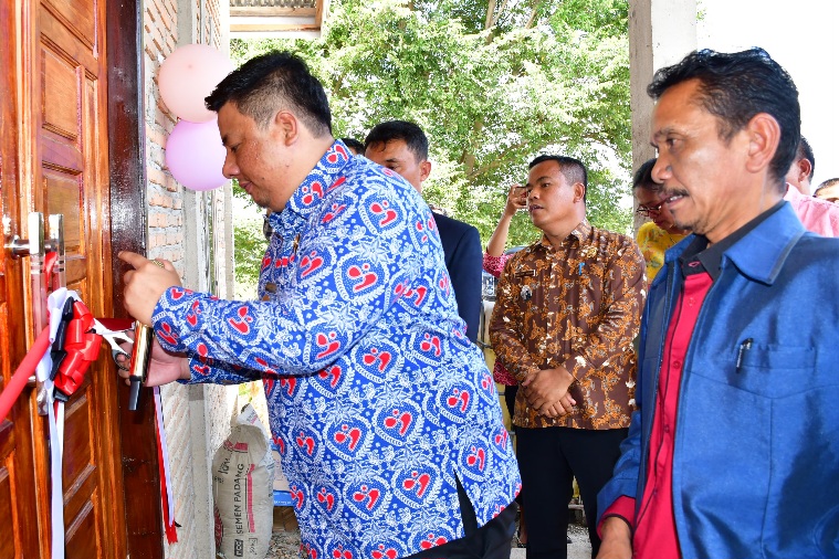 Resmikan Kantor Desa Sianting-anting, Bupati Samosir Harapkan Pemdes Semakin Meningkatkan Pelayanan.