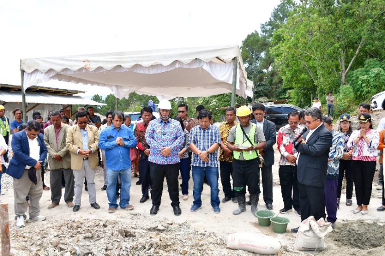 Buah Sinergitas, Bupati Samosir Lakukan Peletakan Batu Pertama Pembangunan Puskesmas Buhit Sumber Dana DAK Kemenkes RI.