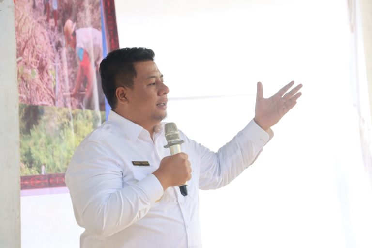 BUPATI SAMOSIR RESMIKAN AIR BERSIH "AEK HANGOLUAN" DESA AEK SIPITUDAI
