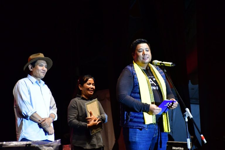 Malam Puncak Samosir Music International 2024, Bupati Samosir Sapa Pengunjung.