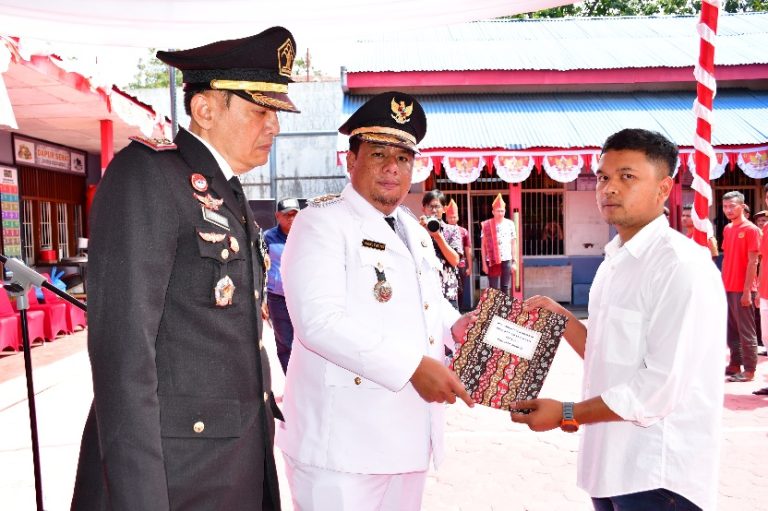 Rangkaian Peringatan HUT Ke-79 Kemerdekaan RI Tingkat Kabupaten Samosir. BUPATI SERAHKAN REMISI UMUM KEPADA 103 ORANG WARGA BINAAN LAPAS KELAS III PANGURURAN.