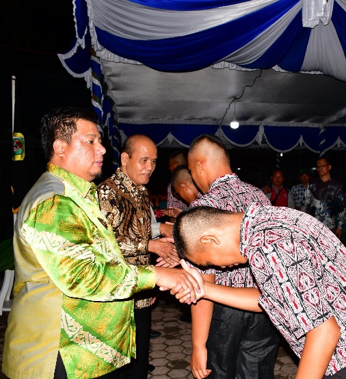 SUKSES DALAM TUGAS, BUPATI SAMOSIR APRESIASI PASKIBRAKA DAN BERIKAN UANG PEMBINAAN 