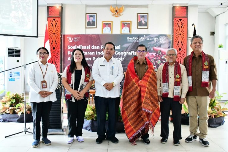 PEMKAB. SAMOSIR BERSAMA KEMENPAREKRAF SOSIALISASI DAN FASILITASI PENDAFTARAN INDIKASI GEOGRAFIS ANDALIMAN PULAU SAMOSIR