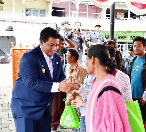 BUPATI SAMOSIR SALURKAN BANTUAN PANGAN KEPADA 1.338 KELUARGA