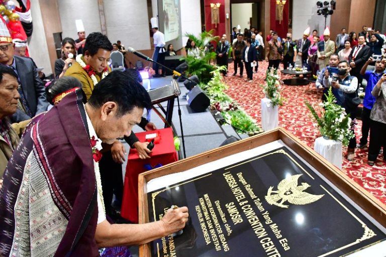 MENKOMARVES RESMIKAN LABERSA HOTEL AND CONVENTION CENTER, BUPATI SAMOSIR: INVESTASI INI AKAN MENAMBAH LAPANGAN KERJA DAN PENINGKATAN PEREKONOMIAN MASYARAKAT