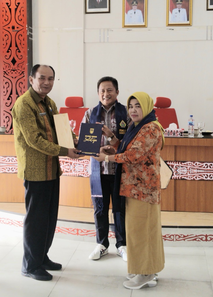 Bupati Samosir Terima Walikota dan Forkopimda Salatiga Studi Terap Pembangunan Pariwisata dan Penyelenggaraan Pilkada Serentak 2024 di Kabupaten Samosir.
