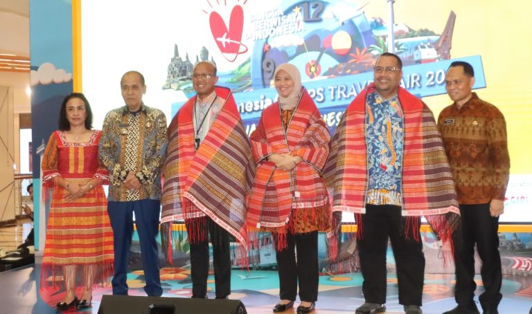 Dukung Program BBWI, Plt. Bupati Samosir Tinjau Langsung Pameran DiIndonesia Aja Travel Fair (DIATF)