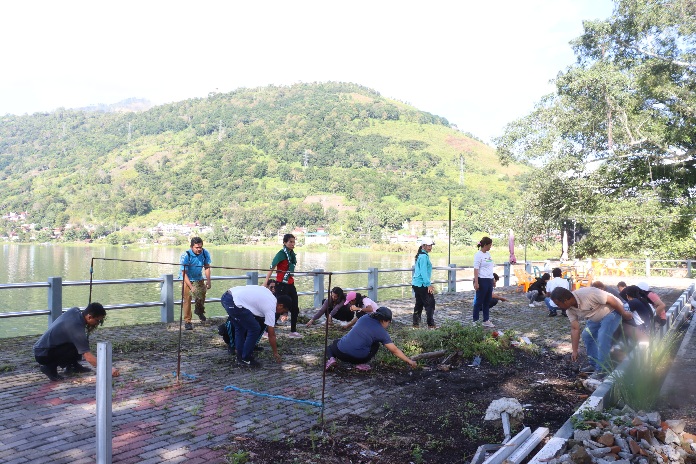 Sambut Kejuaraan Aquabike 2024, Pemkab Samosir Gelar Gotong Royong Massal di Kawasan Waterfront City Pangururan.