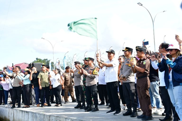 AQUABIKE JETSKI WORLD CHAMPIONSHIP 2024 DIMULAI, Plt. BUPATI SAMOSIR LEPAS RIDER MENUJU PANTAI SINALSAL KARO