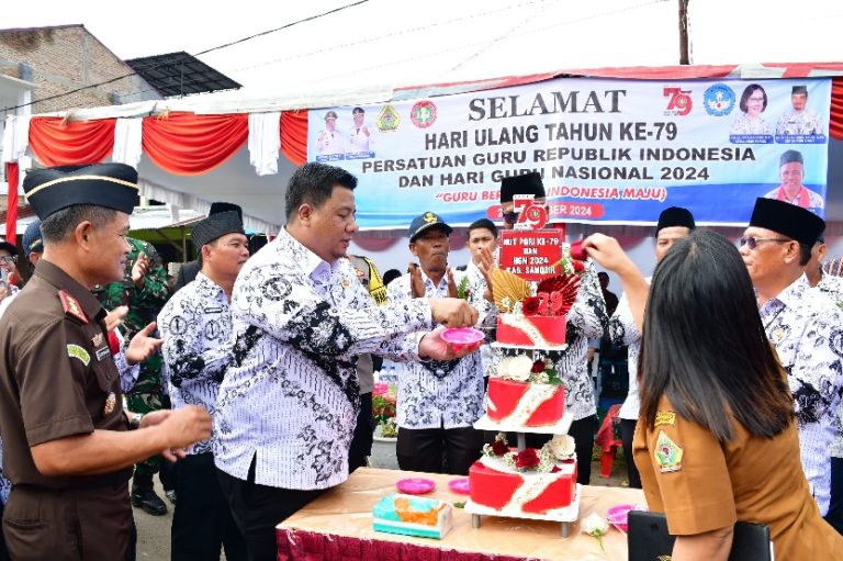 Pemkab Samosir Gelar Upacara Hari Guru Nasional dan Ulang Tahun PGRI Ke-79 Tahun 2024.