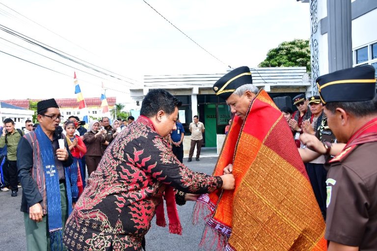 BUPATI SAMOSIR SAMBUT KEHADIRAN KEJATISU DI SAMOSIR 