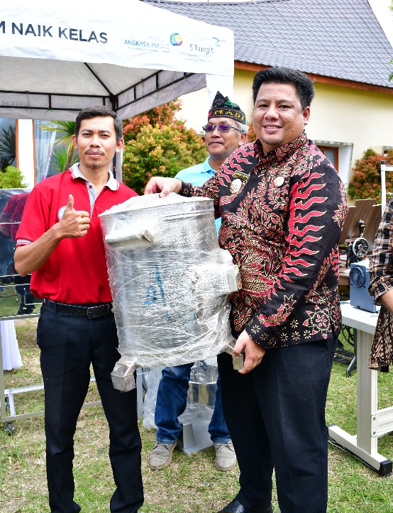 UMKM SAMOSIR SEMAKIN NAIK KELAS, BUPATI SAMOSIR SALURKAN BANTUAN 