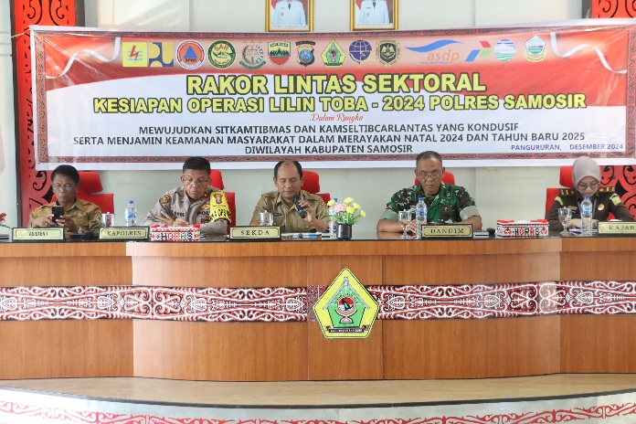 Bupati Samosir Pimpin Rapat Lintas Sektoral Kesiapan Operasi Lilin Toba 2024.