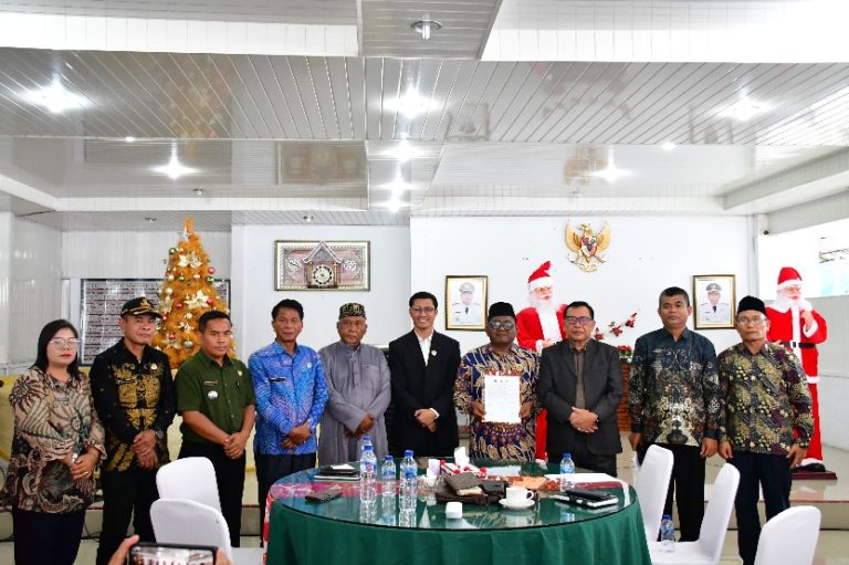 PEMKAB SAMOSIR DUKUNG DEKLARASI KERUKUNAN DAN AKTOR KERUKUNAN UMAT BERAGAMA 