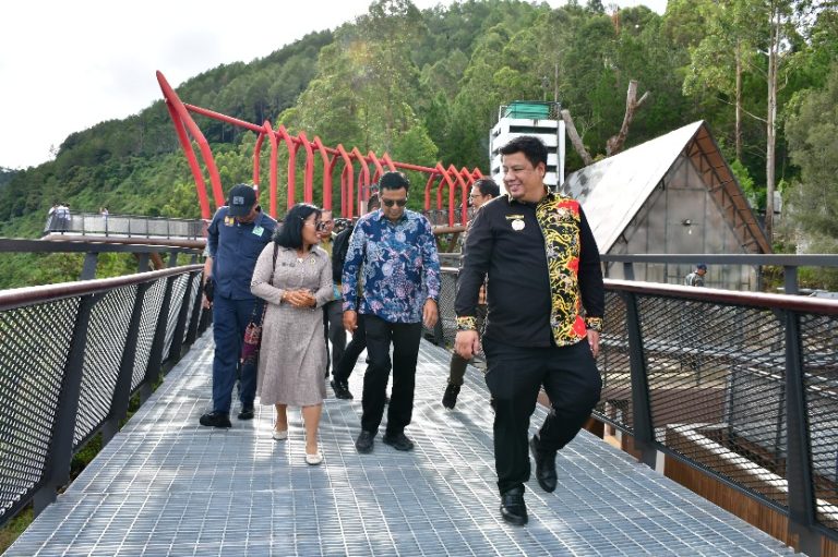 MENARA PANDANG TELE AKAN DIBUKA MULAI 24 DESEMBER 2024, BUPATI SAMOSIR TERIMA PENGELOLAAN SEMENTARA 