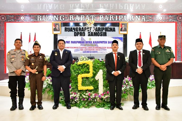 RAPAT PARIPURNA DPRD HARI JADI KE-21, Bupati Samosir: "Perjalanan 21 tahun harus diakui bahwa Kabupaten Samosir telah berbenah diri dan terus membangun"