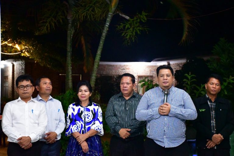 AKRAB DAN PENUH KEBERSAMAAN, BUPATI SAMOSIR SAMBUT KEHADIRAN USKUP AGUNG MEDAN 