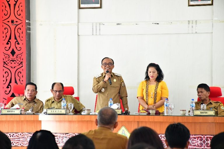 PERTAMA MASUK KERJA, WABUP ARISTON TUA SIDAURUK JALIN SILATURAHMI DENGAN PEJABAT PEMKAB. SAMOSIR