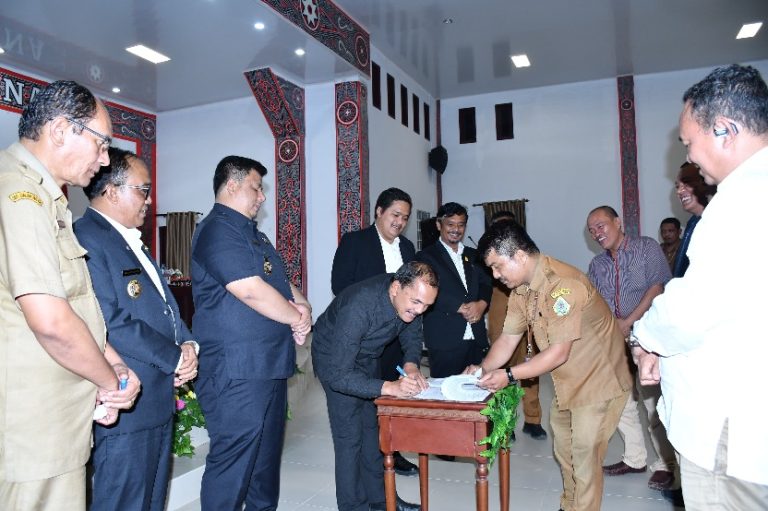 ATAS USULAN BUPATI SAMOSIR, DPRD TETAPKAN 13 PROGRAM PEMBENTUKAN PERDA TAHUN 2025 