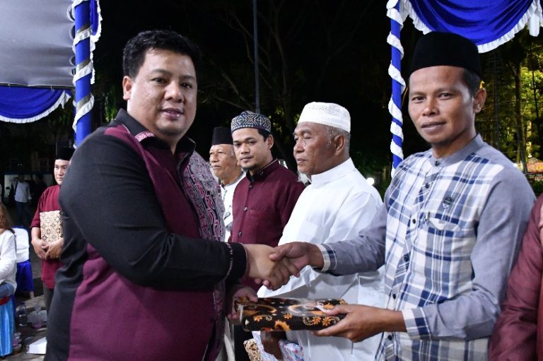 BERSAMAAN DENGAN BUKA PUASA BERSAMA WARGA MUSLIM SAMOSIR, PEMKAB LAKUKAN PISAH SAMBUT KAPOLRES SAMOSIR