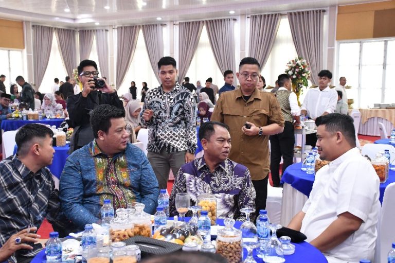 Tingkatkan Sinergitas, Bupati Samosir Hadiri Open House Gubsu