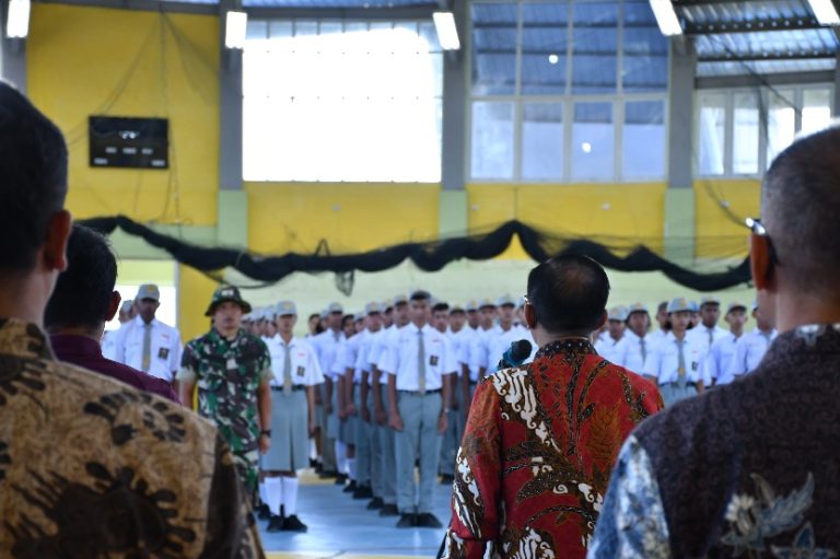 WABUP PIMPIN UPACARA SELEKSI PASKIBRAKA 2025 TINGKAT KABUPATEN SAMOSIR 