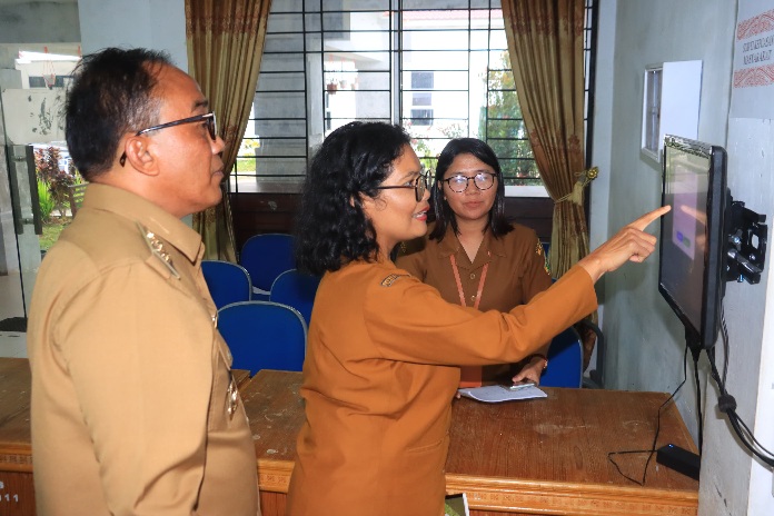 Pastikan Aktivitas Pemerintahan Berjalan dengan Baik, Wabup Samosir Kunjungi Sejumlah OPD