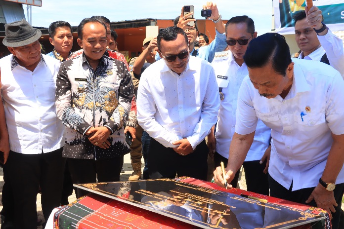 WABUP SAMOSIR DAMPINGI KETUA DEN RI RESMIKAN ABE HOTEL DAN CONVENTION