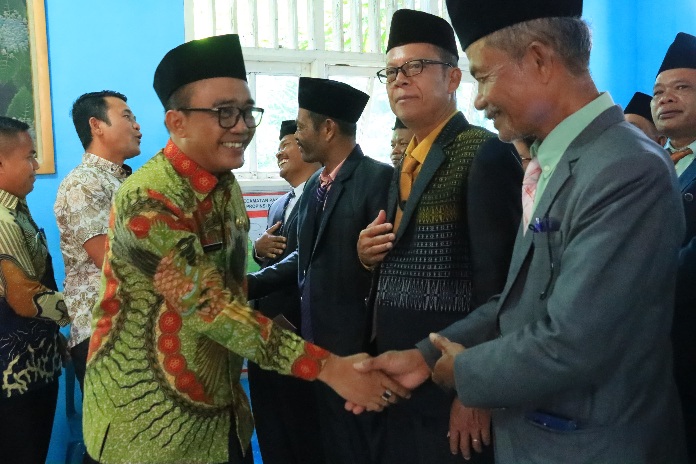 Dikukuhkan Wakil Bupati Samosir, 132 Orang Anggota BPD se-Kecamatan Pangururan Resmi Mendapatkan Perpanjangan Masa Jabatan.