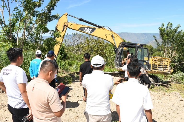 MULAI DIKERJAKAN, WABUP MONITORING LANGSUNG PEMBUKAAN JALAN PANGURURAN BYPASS 