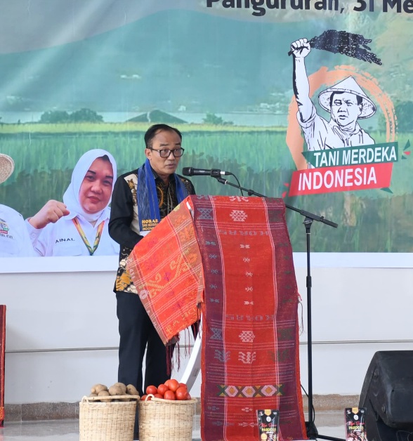 DPD TMI KABUPATEN SAMOSIR DILANTIK, WAKIL BUPATI SAMOSIR MINTA PENGURUS BARU PERJUANGKAN KESEJAHTERAAN PETANI