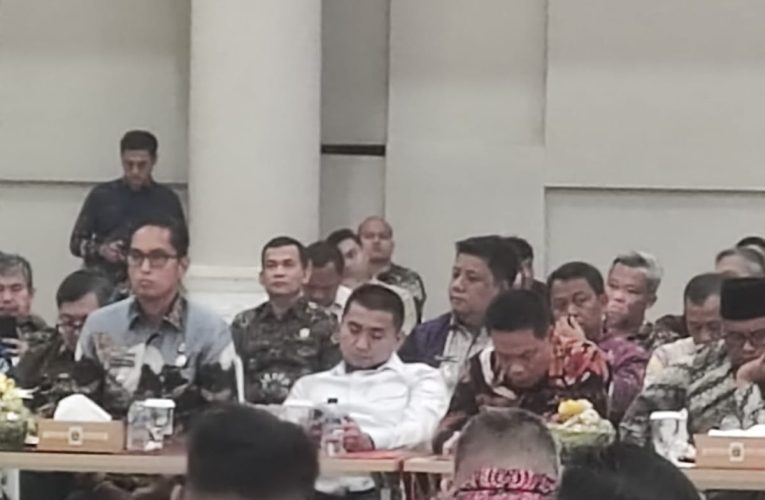 Bupati Samosir Dampingi Gubsu Terima Kunker Spesifik Komisi II DPR RI