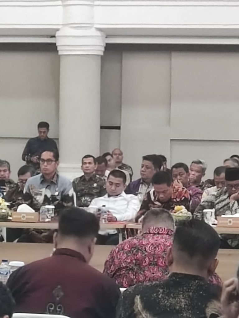 Bupati Samosir Dampingi Gubsu Terima Kunker Spesifik Komisi II DPR RI