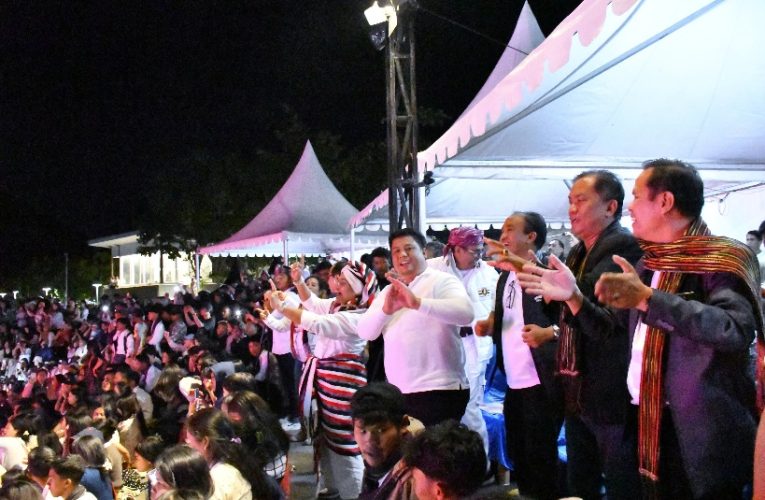 Tutup Festival Wisata Edukasi Leluhur Batak Rumahela 2025, Bupati Samosir Ajak Generasi Muda untuk Tetap Menjaga Kelestarian Budaya