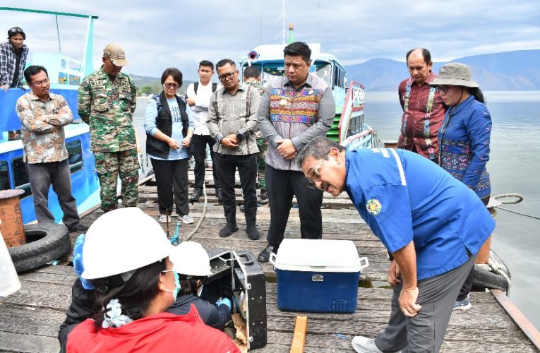BUPATI SAMOSIR UNDANG PENELITI USU TANGANI FENOMENA AIR DANAU TOBA