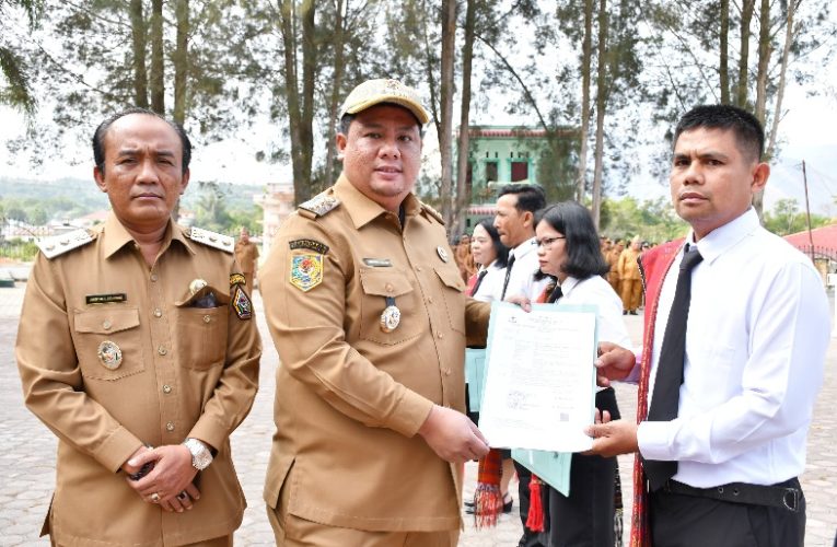 Serahkan 141 SK PPPK Formasi Tahun 2024, Bupati Samosir: Jadilah Pelayan Masyarakat yang Profesional dan Inovatif.