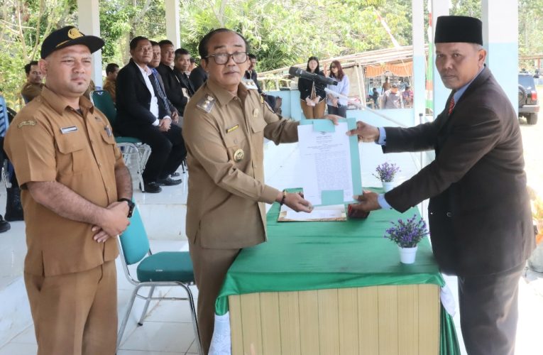 Wakil Bupati Samosir Kukuhkan Perpanjangan Masa Jabatan 93 Orang Anggota BPD se-Kecamatan Palipi