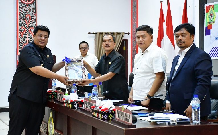 BUPATI SAMOSIR SAMPAIKAN NOTA PENGANTAR 4 RANPERDA DAN KUA-PPAS APBD 2026