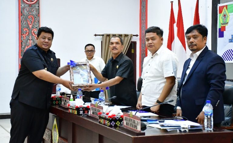 BUPATI SAMOSIR SAMPAIKAN NOTA PENGANTAR 4 RANPERDA DAN KUA-PPAS APBD 2026