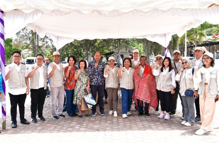 KERJASAMA DENGAN PEMKAB. SAMOSIR, YAYASAN GERAKAN PEREMPUAN PESISIR GELAR PENGOBATAN GRATIS
